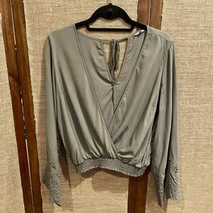 🪴Lace sleeve cross front blouse🪴